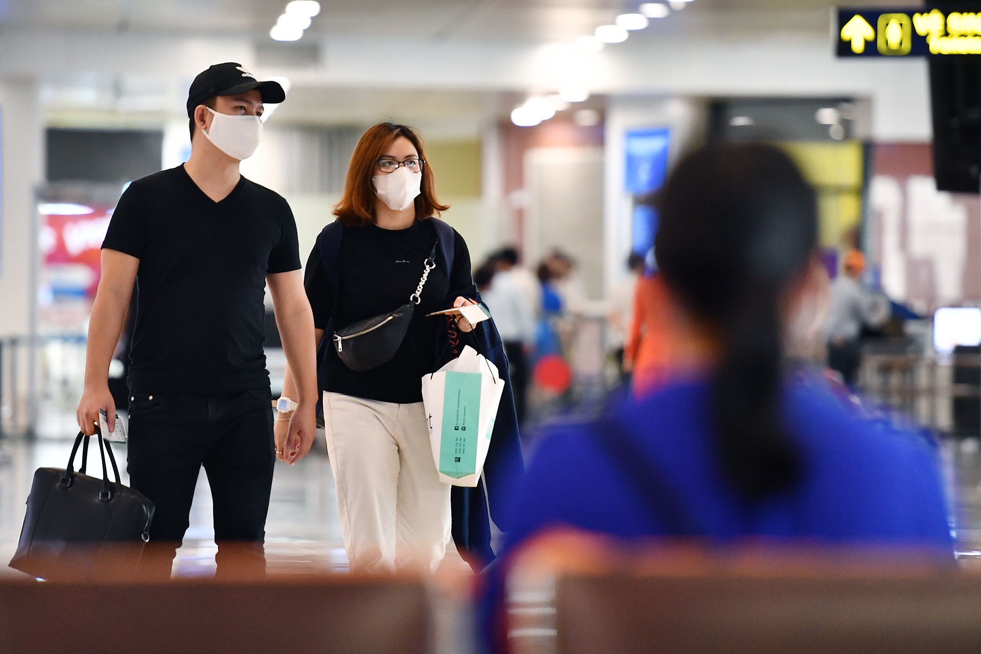 TP.HCM tim kiem khach bay cung ca nghi nhiem Covid-19 tu Dubai hinh anh