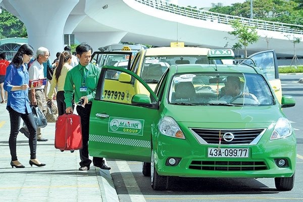 200 xe taxi phuc vu mien phi nguoi benh o TP.HCM hinh anh