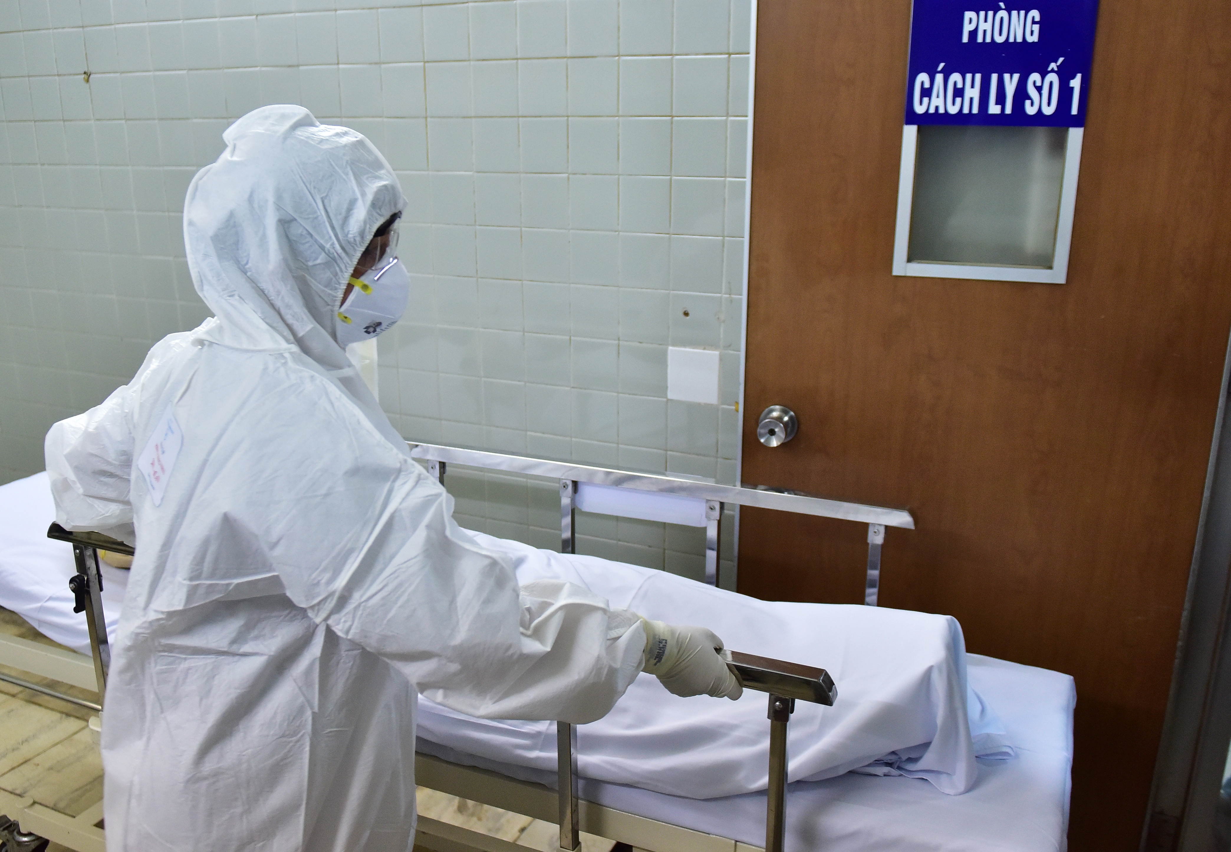 TP.HCM muon su dung 2.000 giuong cua quan doi cach ly dich Covid-19 hinh anh