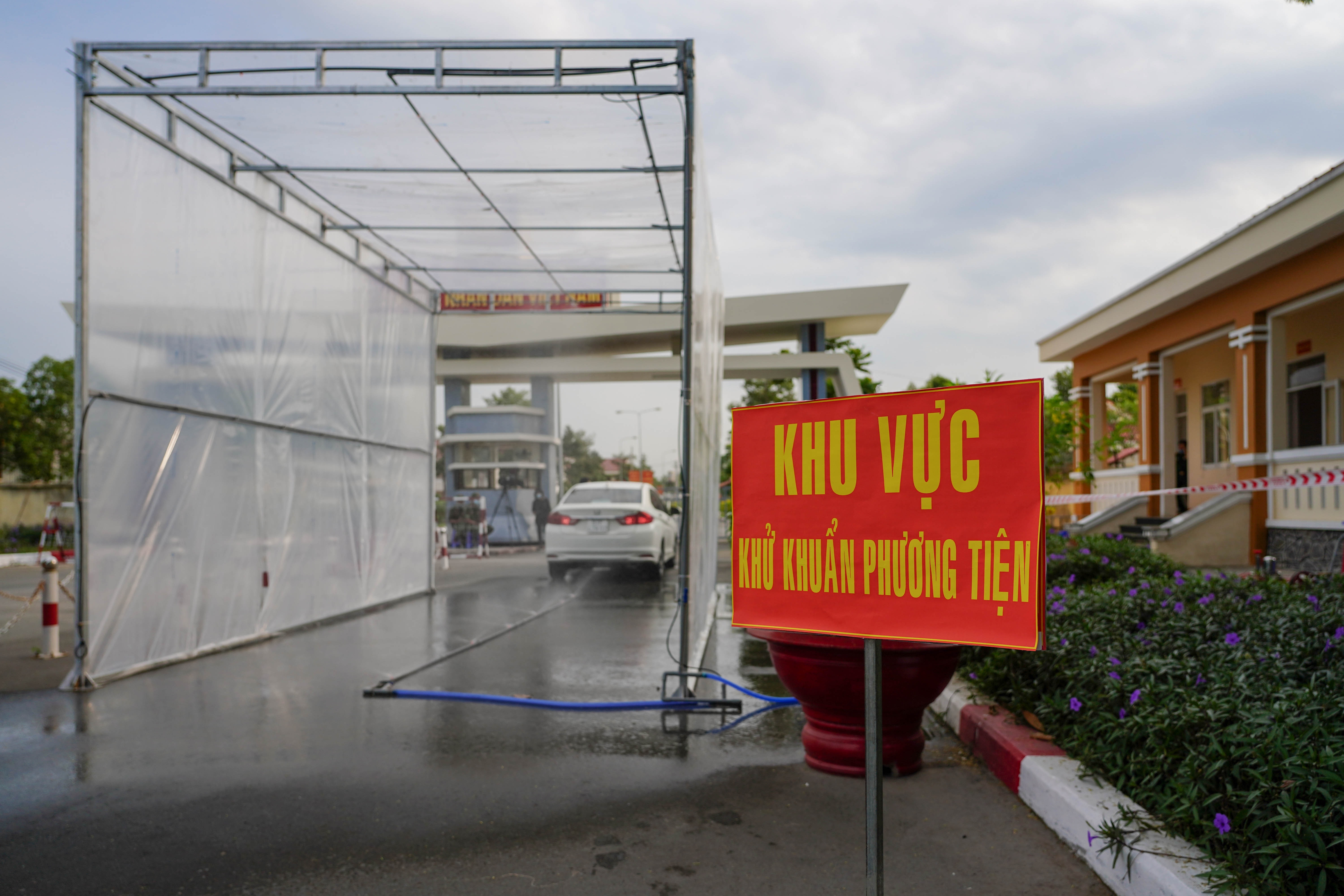 Khu cach ly tra phi tai HCM anh 1