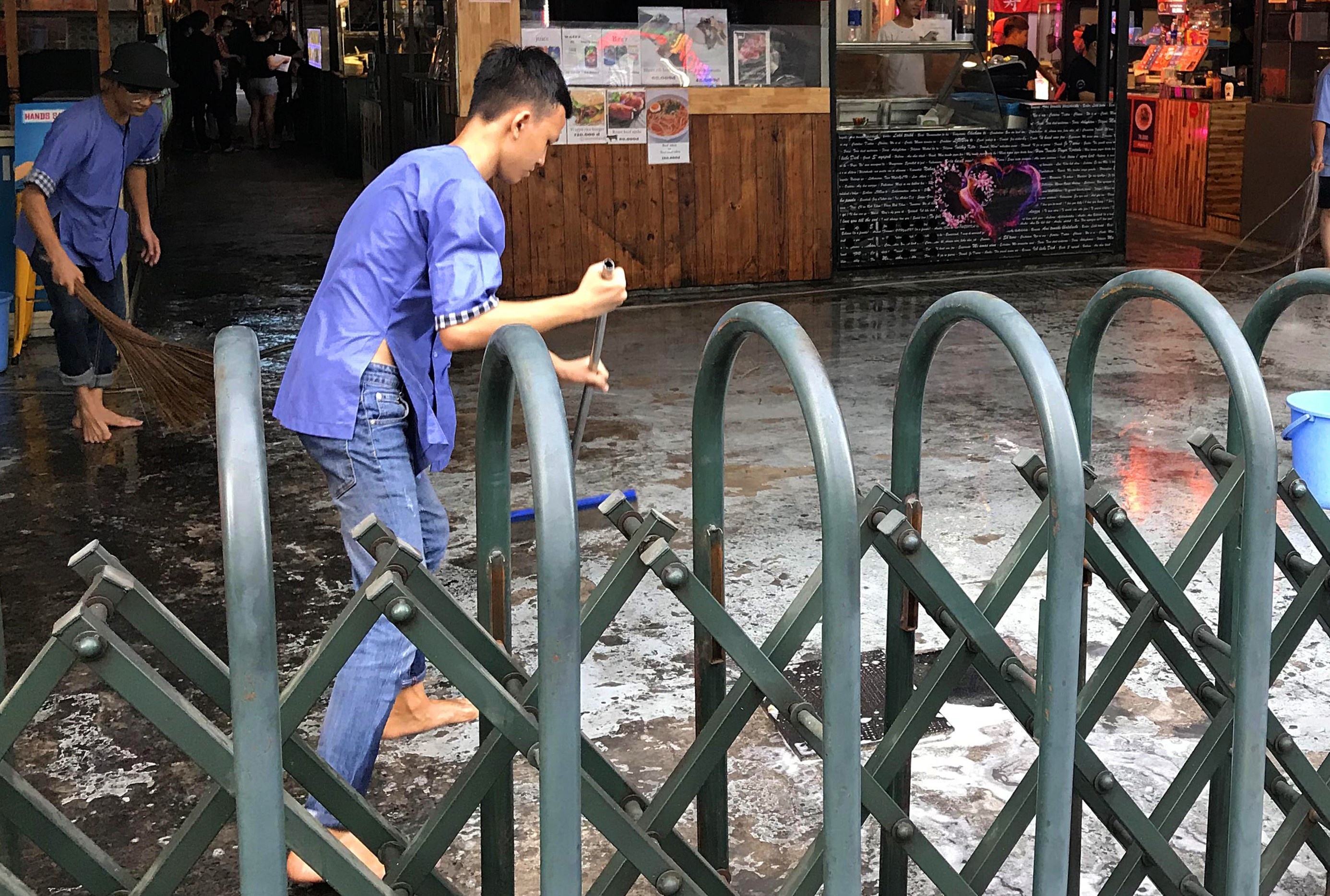 Nhung hang quan nao tai TP.HCM phai tam dong do dich? hinh anh