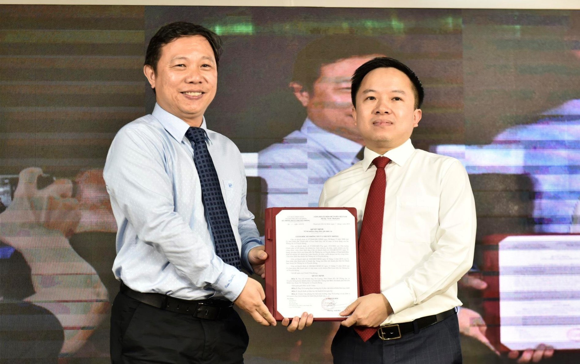 Pho chu tich TP.HCM anh 1