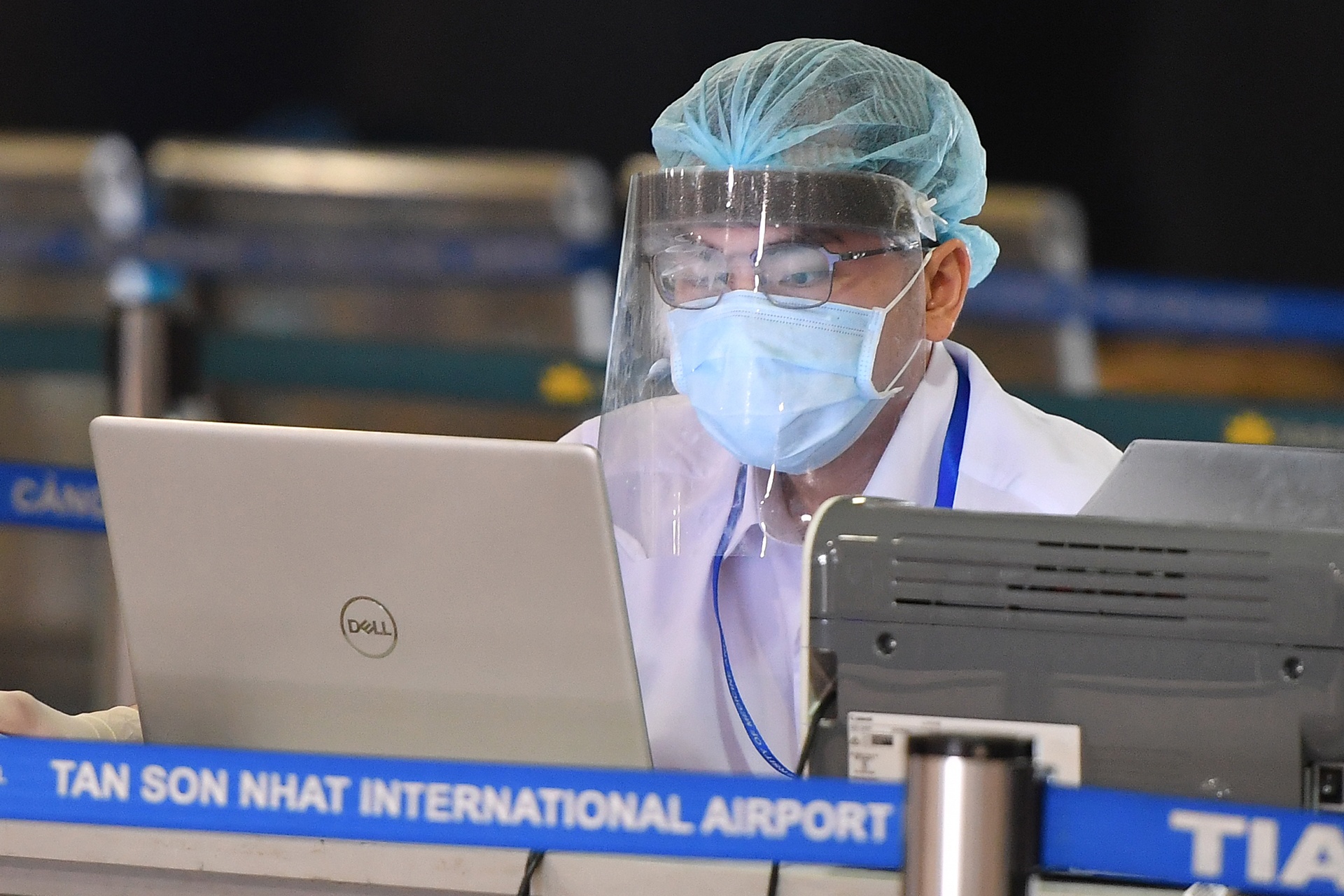 TP.HCM dung xet nghiem sang loc Covid-19 voi khach noi dia hinh anh