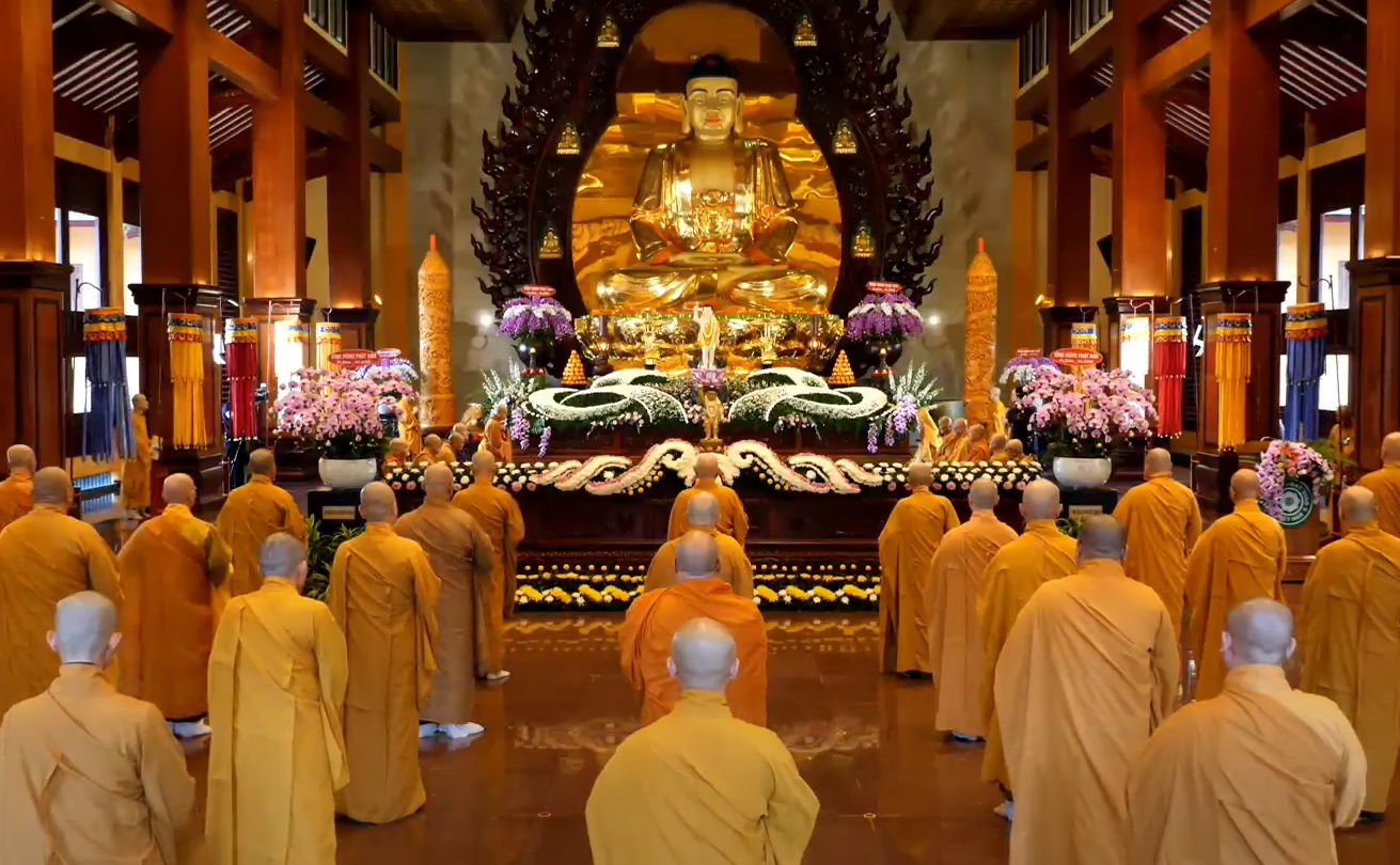 Dai le Phat dan: Chuong Bat Nha truc tuyen khong lam giam linh thieng hinh anh