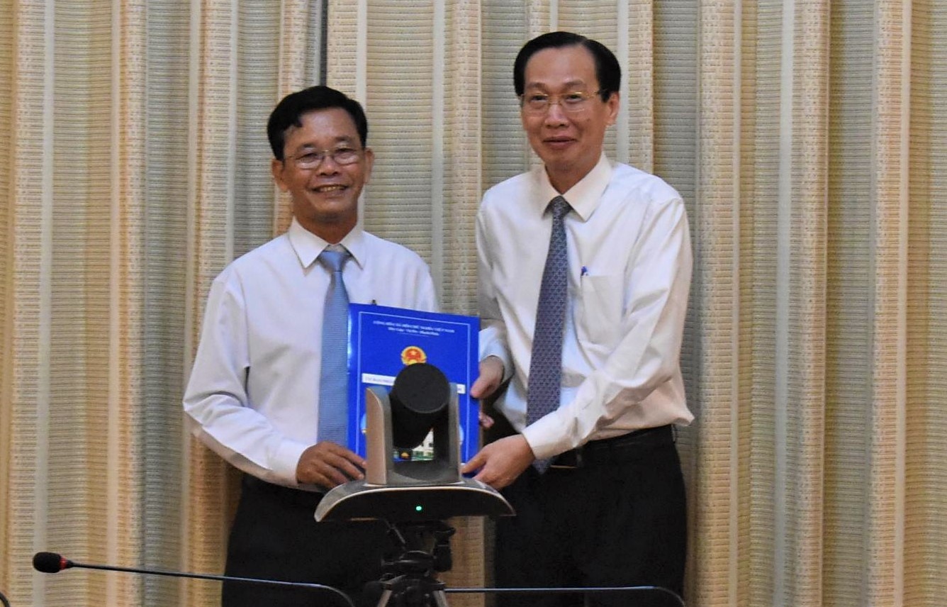 Chu tich quan 8 chuyen cong tac anh 1