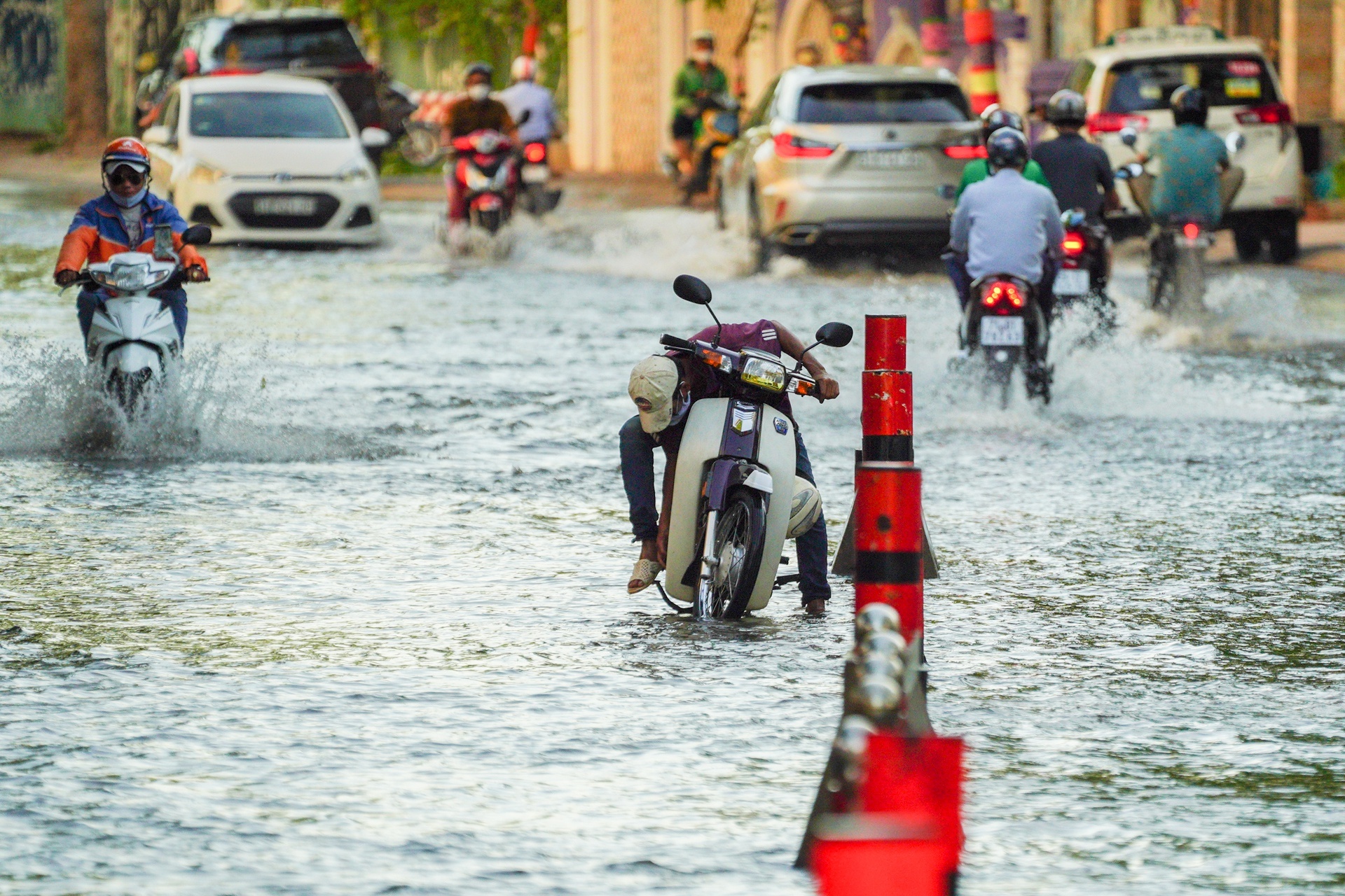 khi nao TP.HCM het ngap anh 2