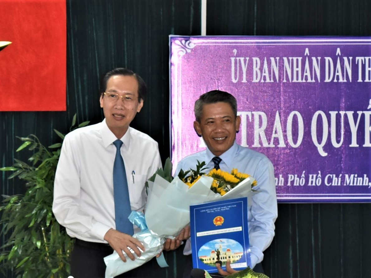 Chu tich quan 3 Vo Van Duc anh 1