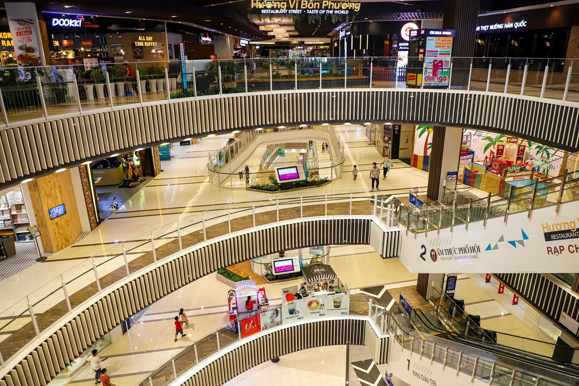 Khung gio benh nhan 450 mac Covid-19 den Aeon Mall Binh Tan hinh anh