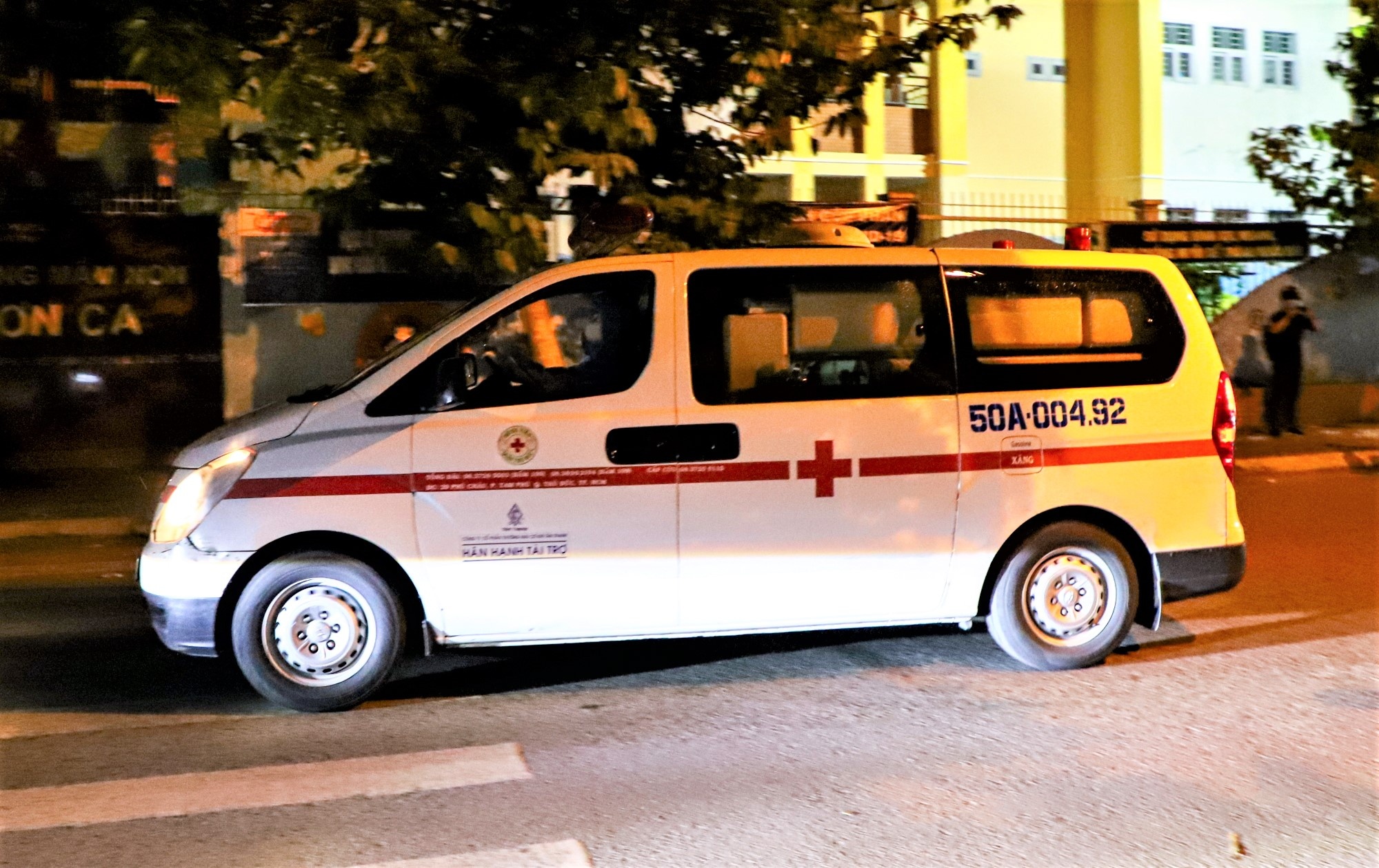 Phong toa chung cu co hon 300 nguoi o quan 12 hinh anh