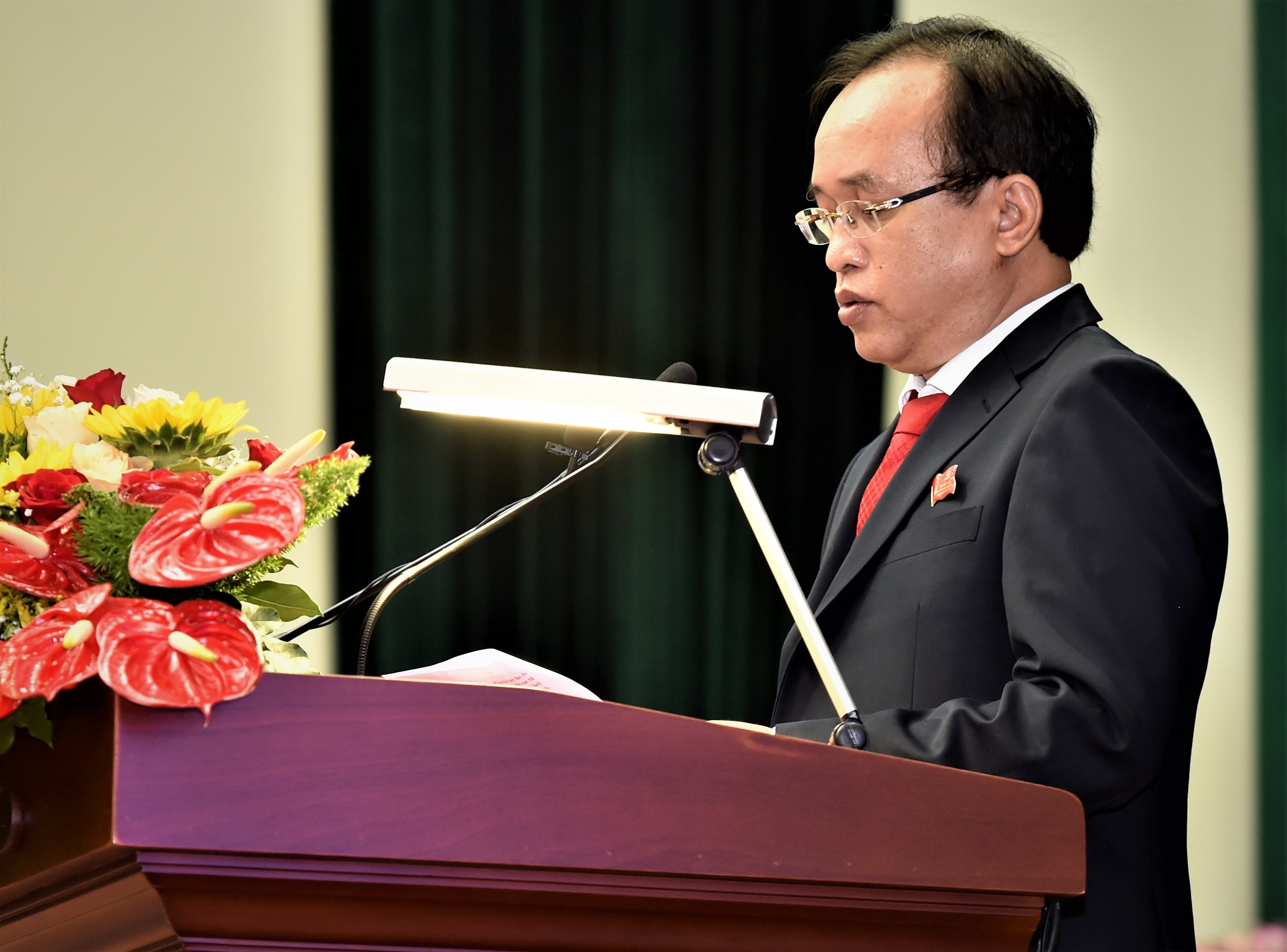 Ong Nguyen Phuoc Hung lam Bi thu Quan uy quan 2 hinh anh