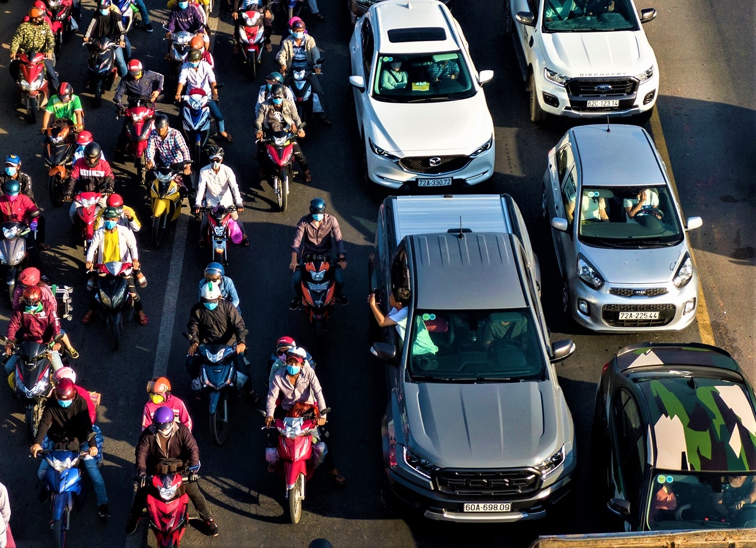 Pho bi thu TP.HCM: Thanh pho dang song thi khong the ket xe hinh anh