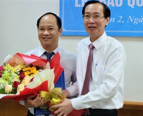 Chu tich quan 2 la ai anh 1