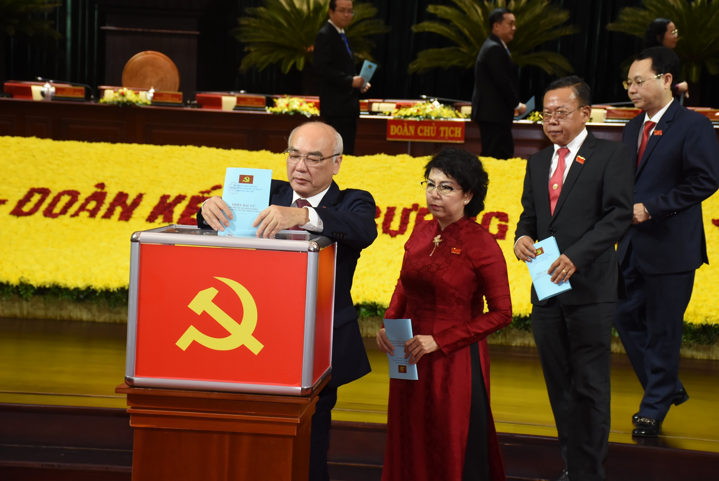 Danh sach Ban Chap hanh Dang bo TP.HCM nhiem ky 2020-2025 hinh anh