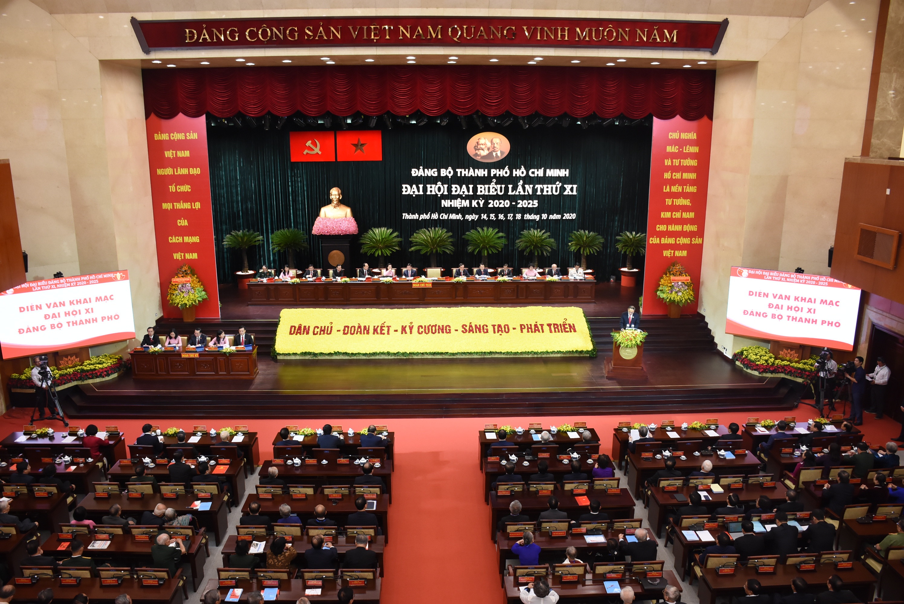 Khai mac dai hoi Dang HCM anh 4