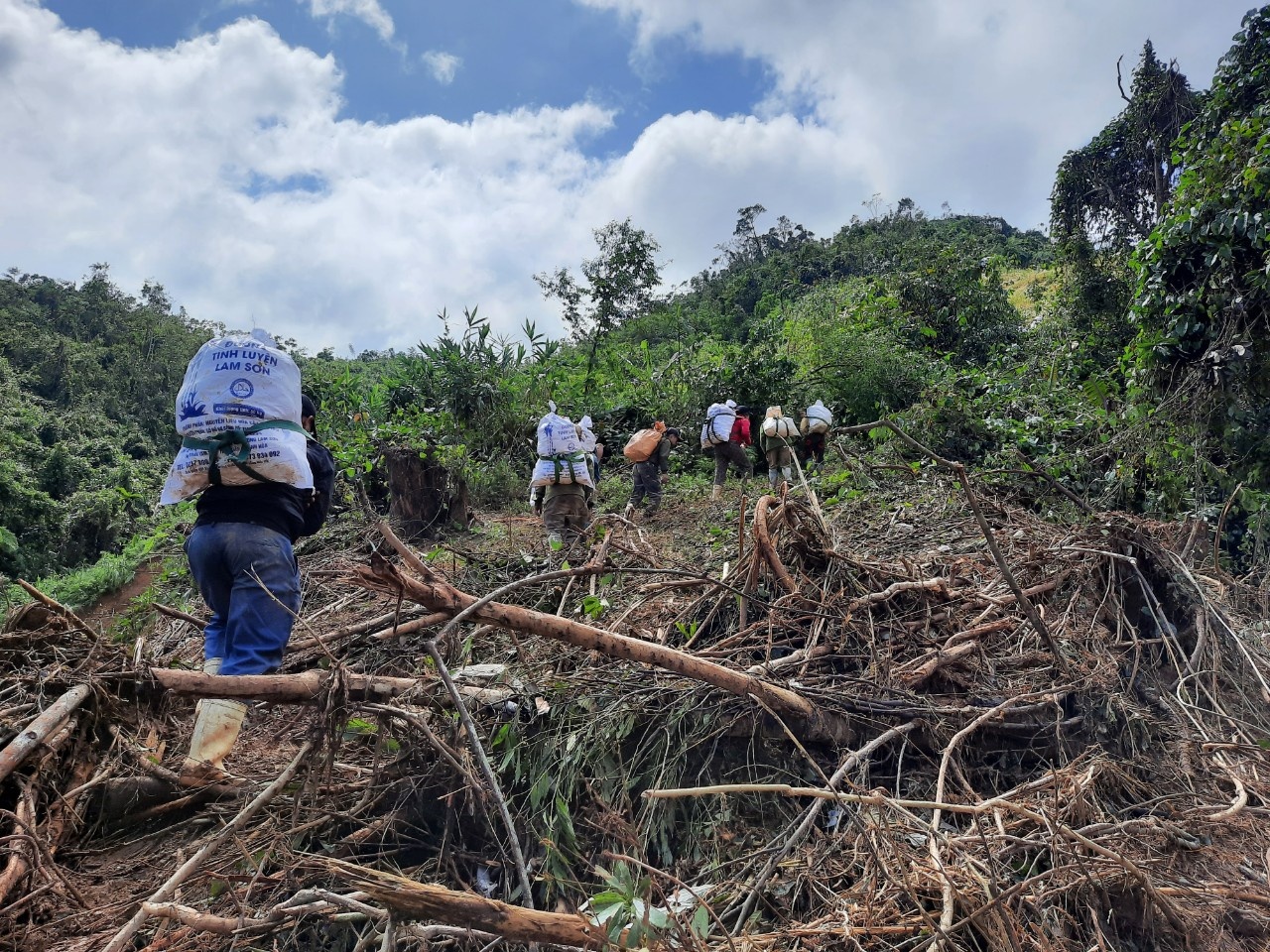 Tiep te nguoi dan Quang Nam anh 8