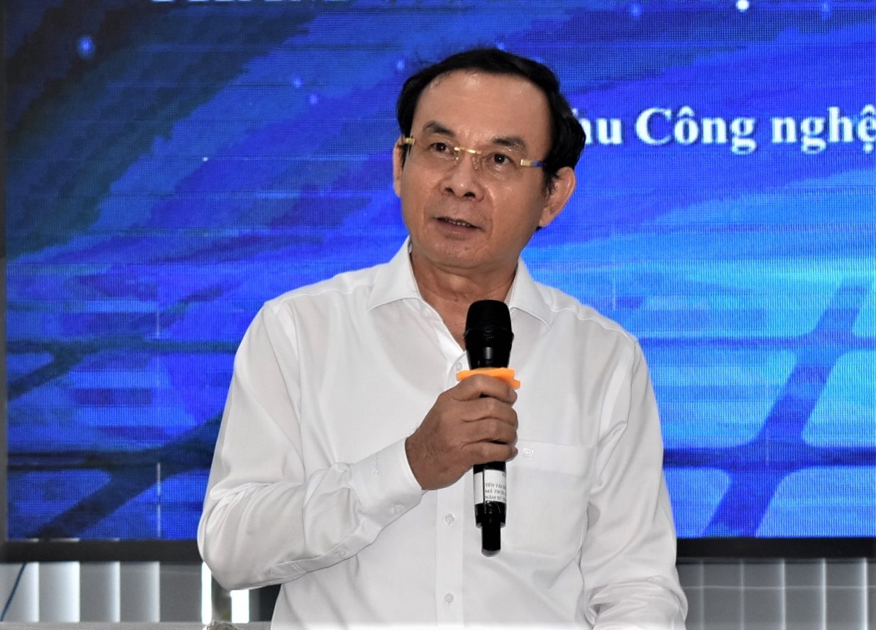 Bi thu Nen va ong Nguyen Thien Nhan lam viec voi Khu Cong nghe cao hinh anh