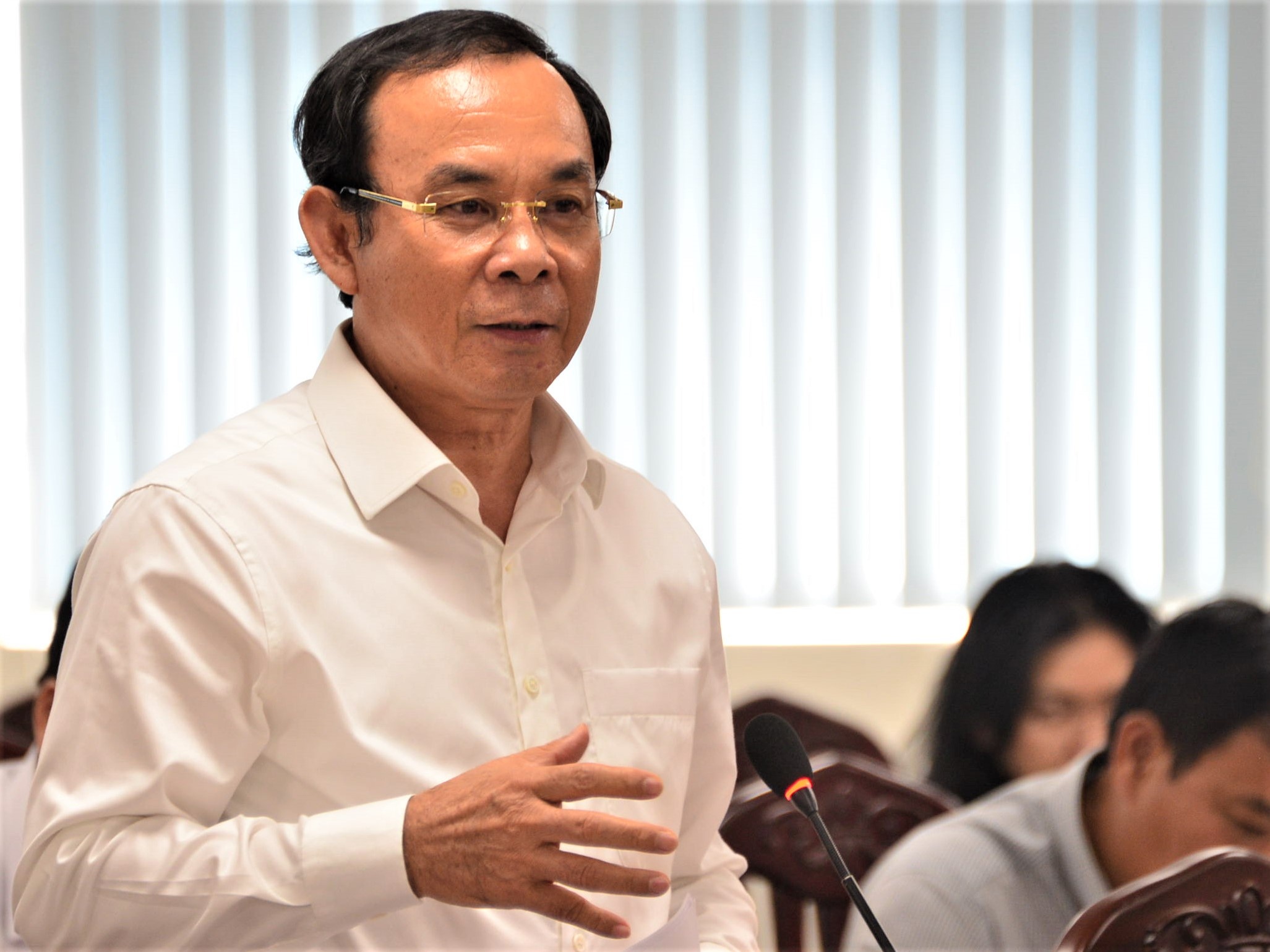 Bi thu Nen: Co xin tien bac, chuc quyen cung kho cho hinh anh