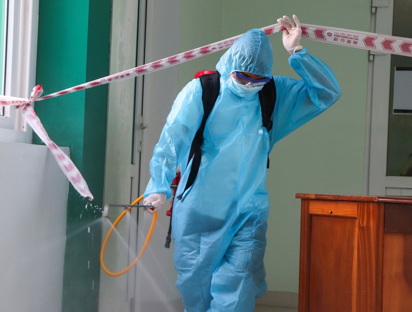 Phong toa mot chung cu lien quan ca moi mac Covid-19 o TP.HCM hinh anh