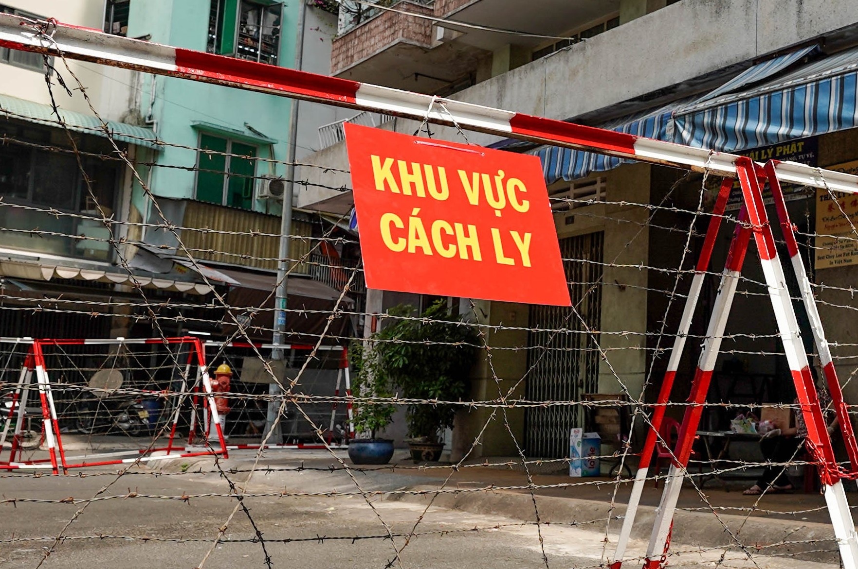 TP.HCM phong toa khach san lien quan 35 nguoi nghi nhap canh trai phep hinh anh