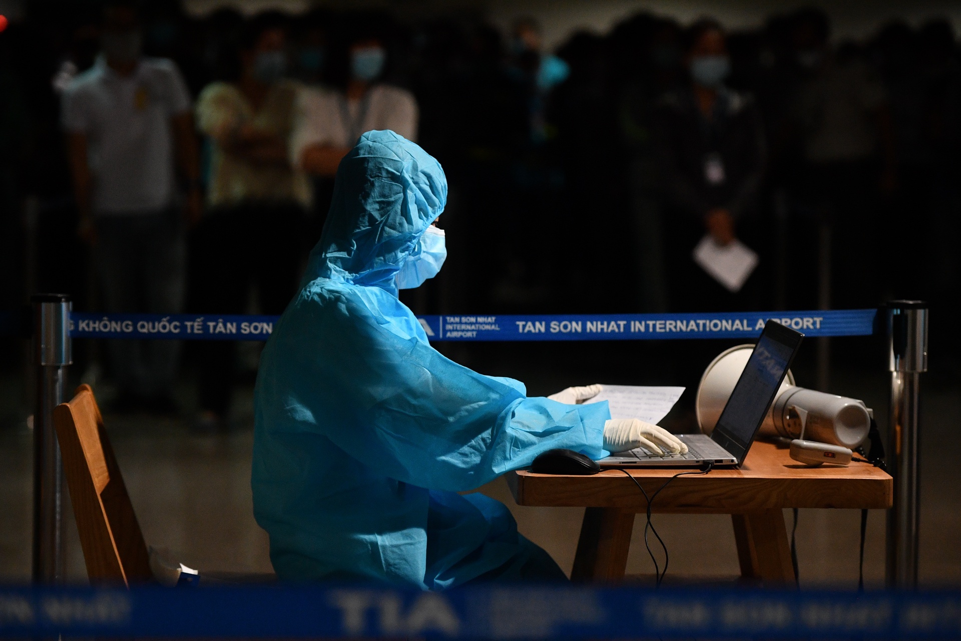 Thu tuong dong y gian cach xa hoi mot so noi co dich o Ha Noi, TP.HCM hinh anh