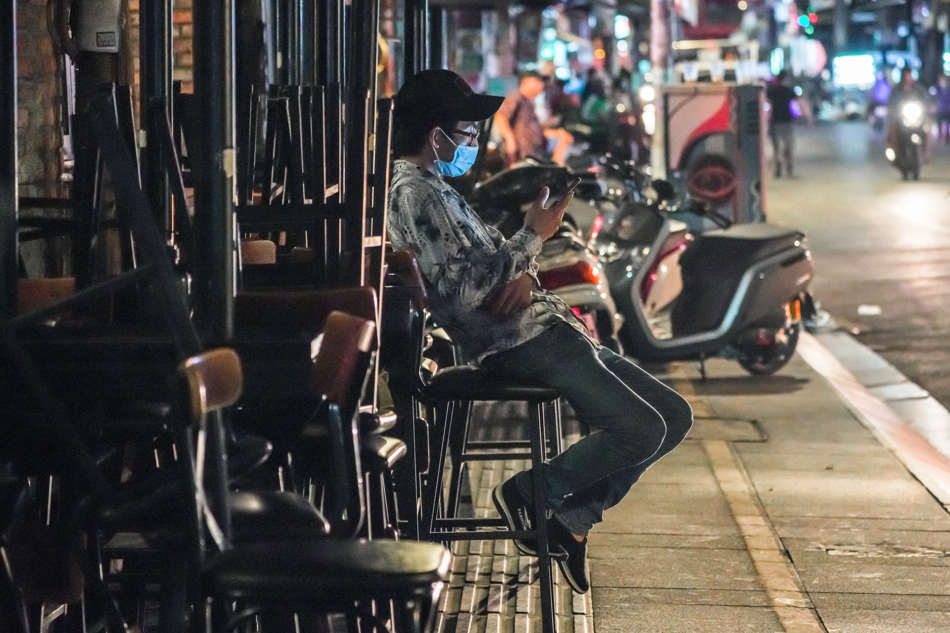 TP.HCM can nhac mo lai mot so dich vu hinh anh