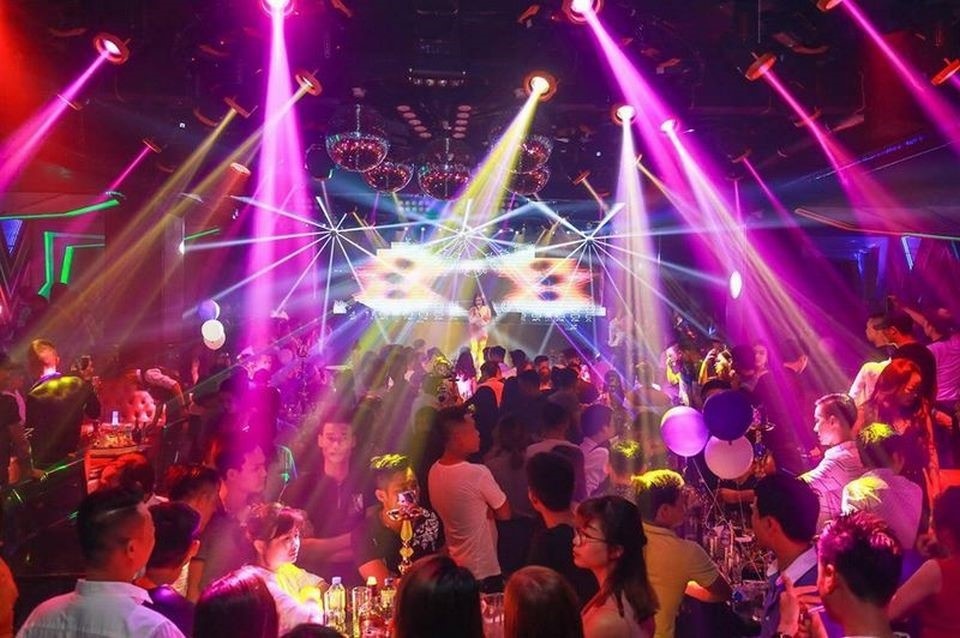 TP.HCM mo lai quan bar, vu truong, karaoke hinh anh