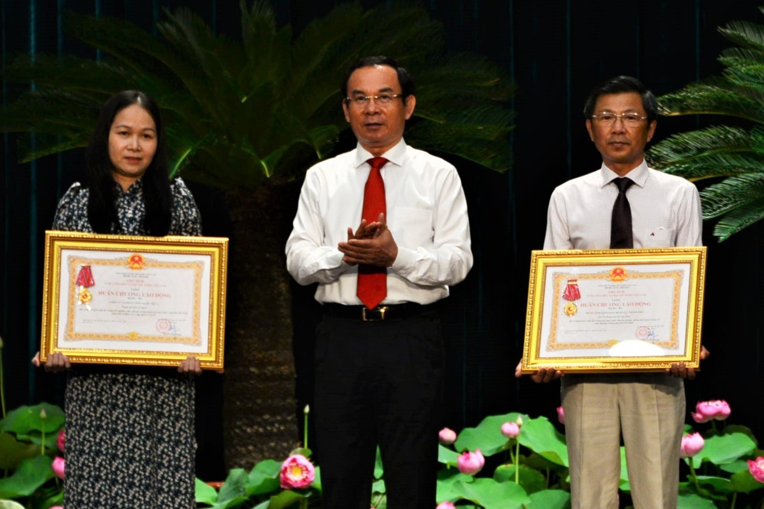 Trung tam Kiem soat benh tat TP.HCM nhan Huan chuong Lao dong hang 3 hinh anh