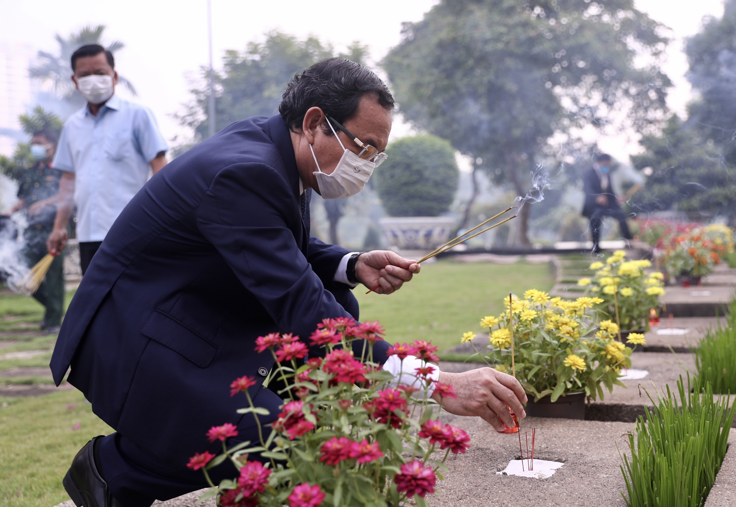 Lanh dao TP.HCM tuong nho cac anh hung, liet si hinh anh