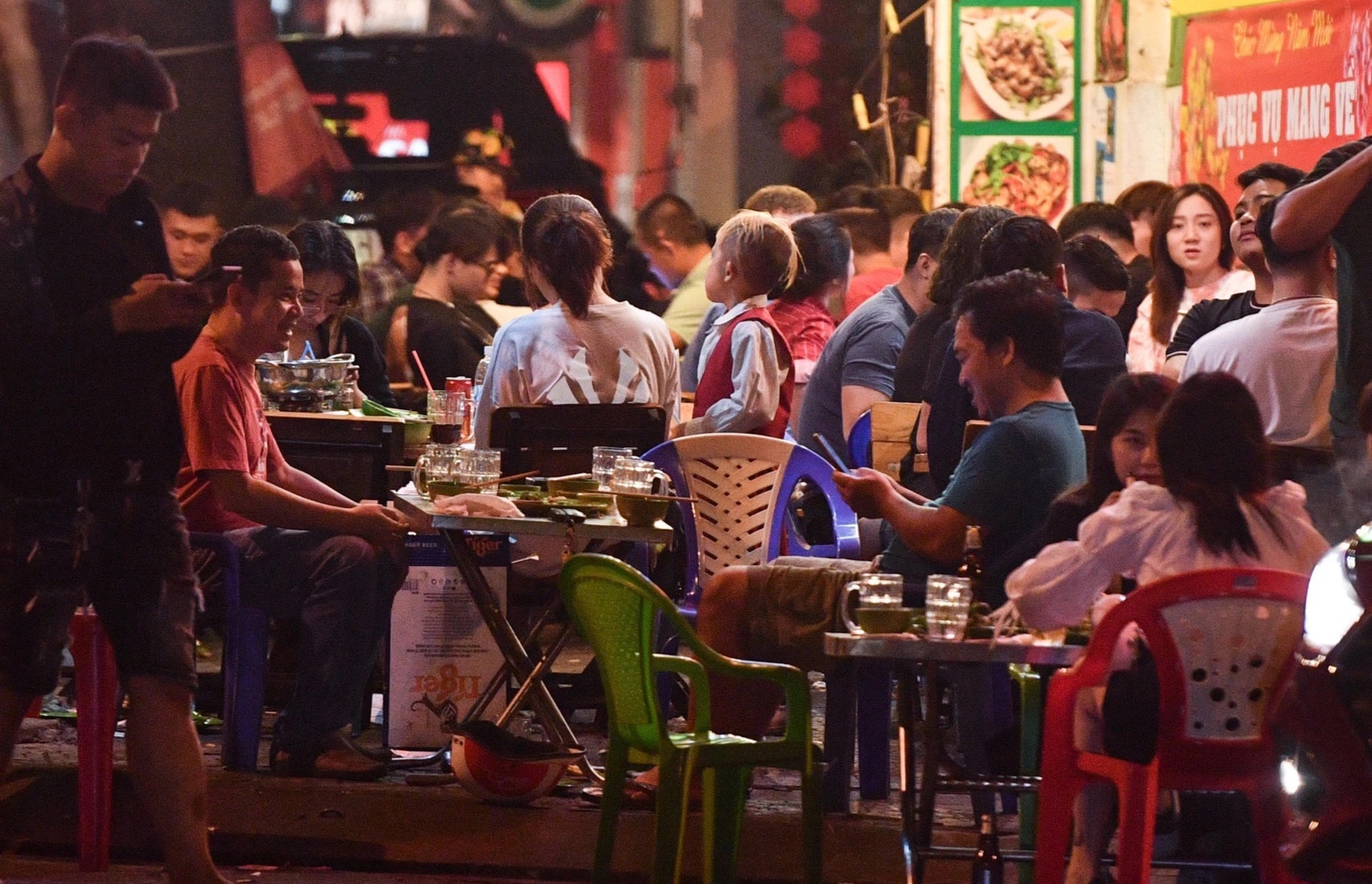 TP.HCM keu goi nguoi tung den quan nuong Bao Loc khai bao y te hinh anh