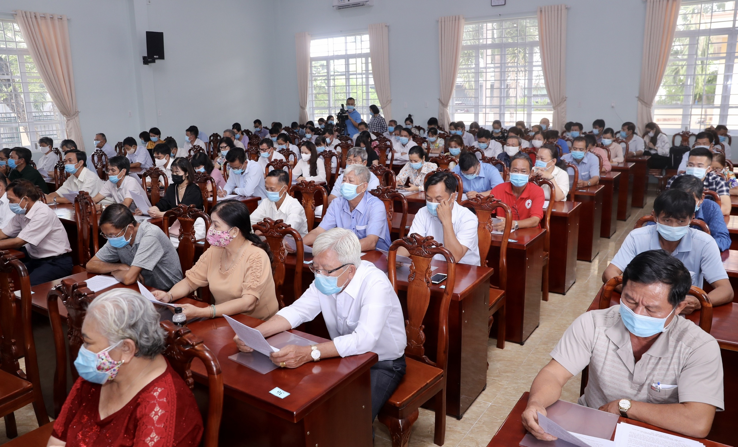 Chu tich nuoc tiep xuc cu tri anh 4