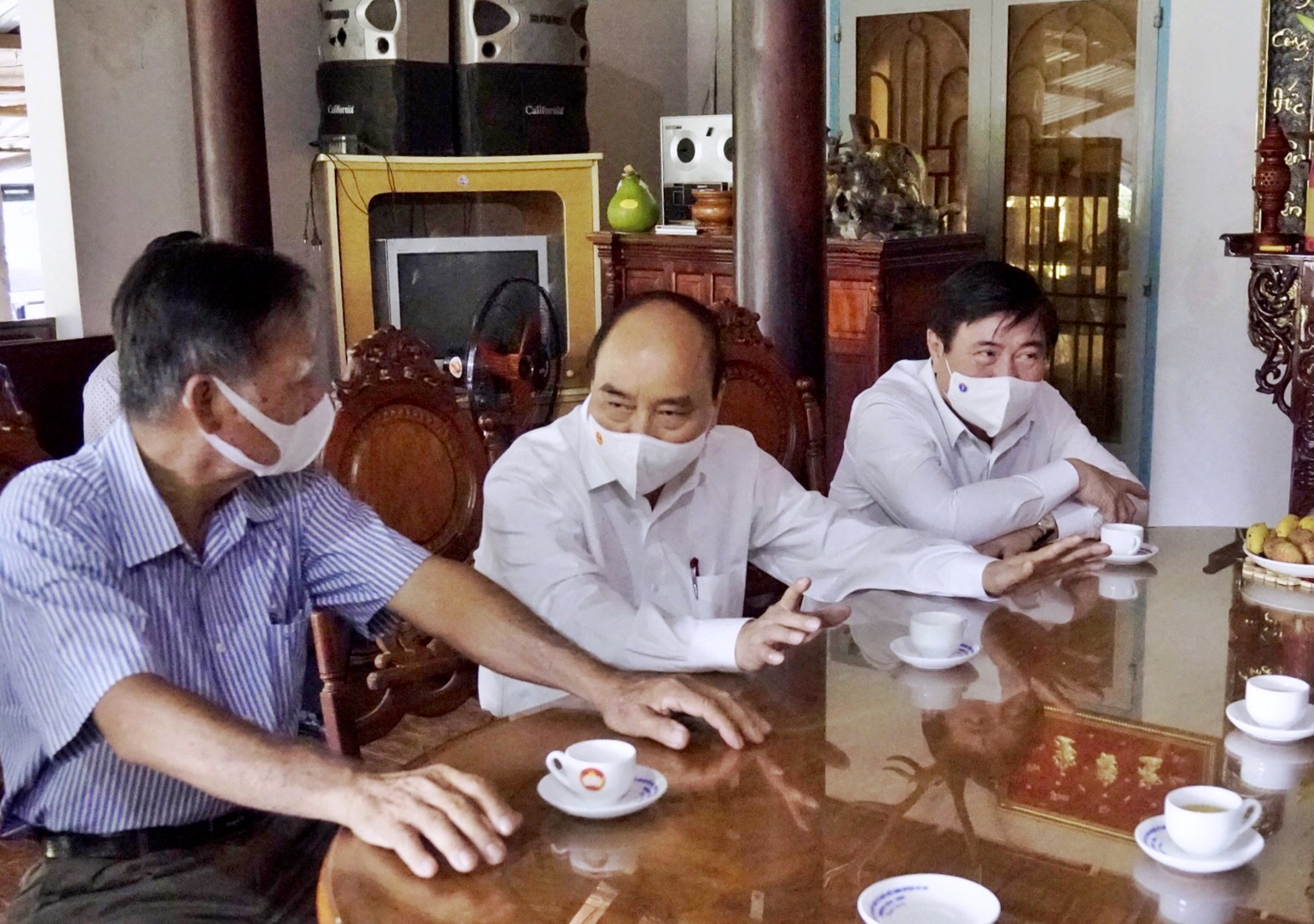 Chu tich nuoc tiep xuc cu tri anh 13