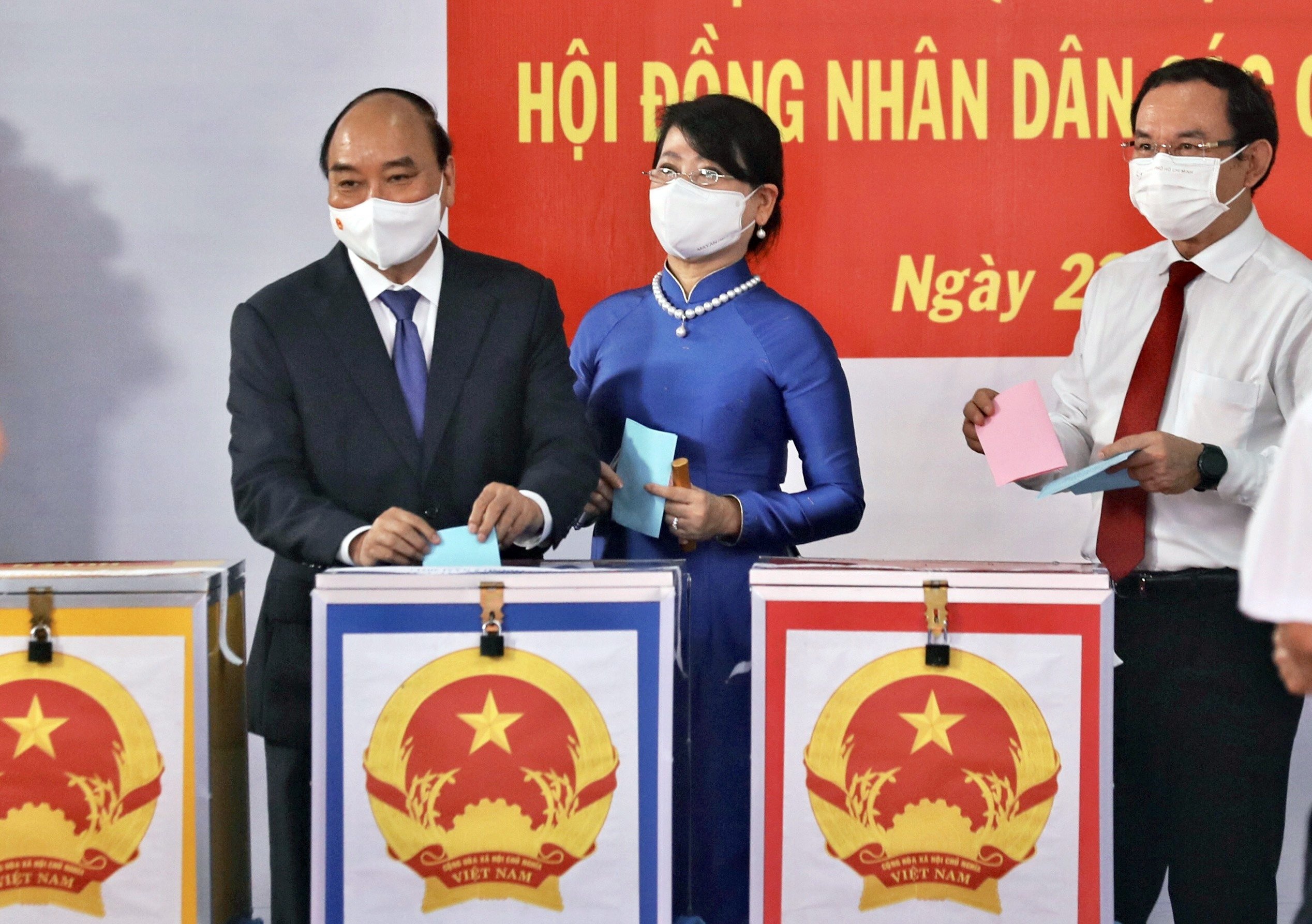 Chu tich nuoc bo phieu anh 1