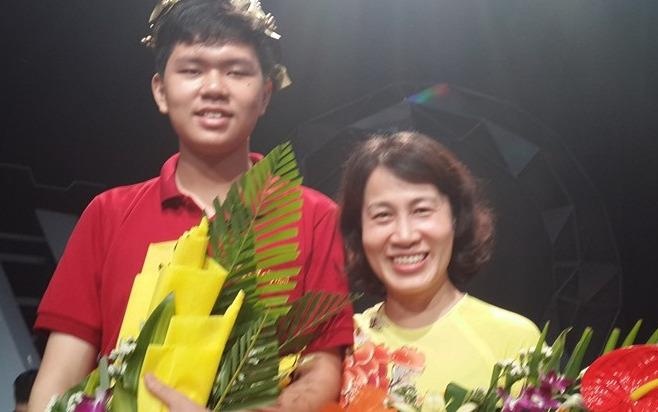 Chang trai Nam Dinh tu tin truoc tran chung ket Olympia hinh anh