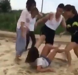 nu sinh Hai Duong bi danh anh 1