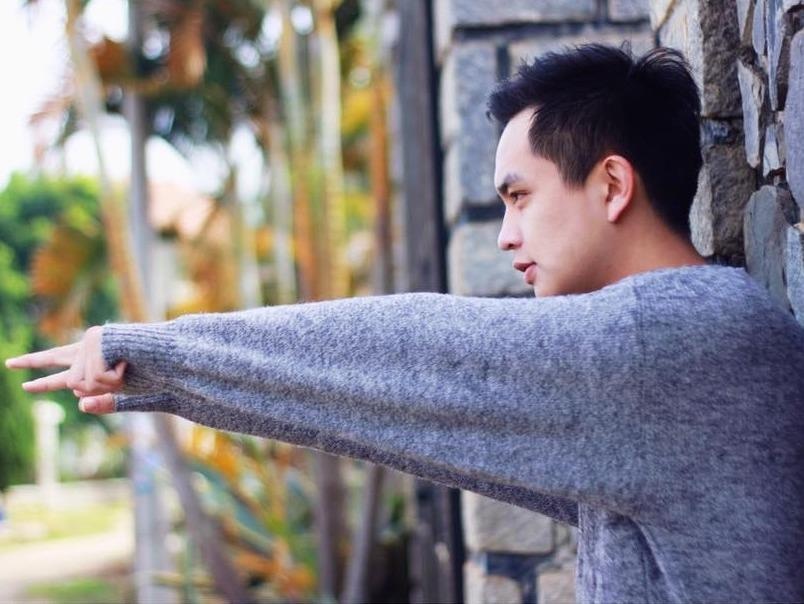 Nam sinh dien trai thu hut voi ban cover 'Gui anh xa nho' hinh anh