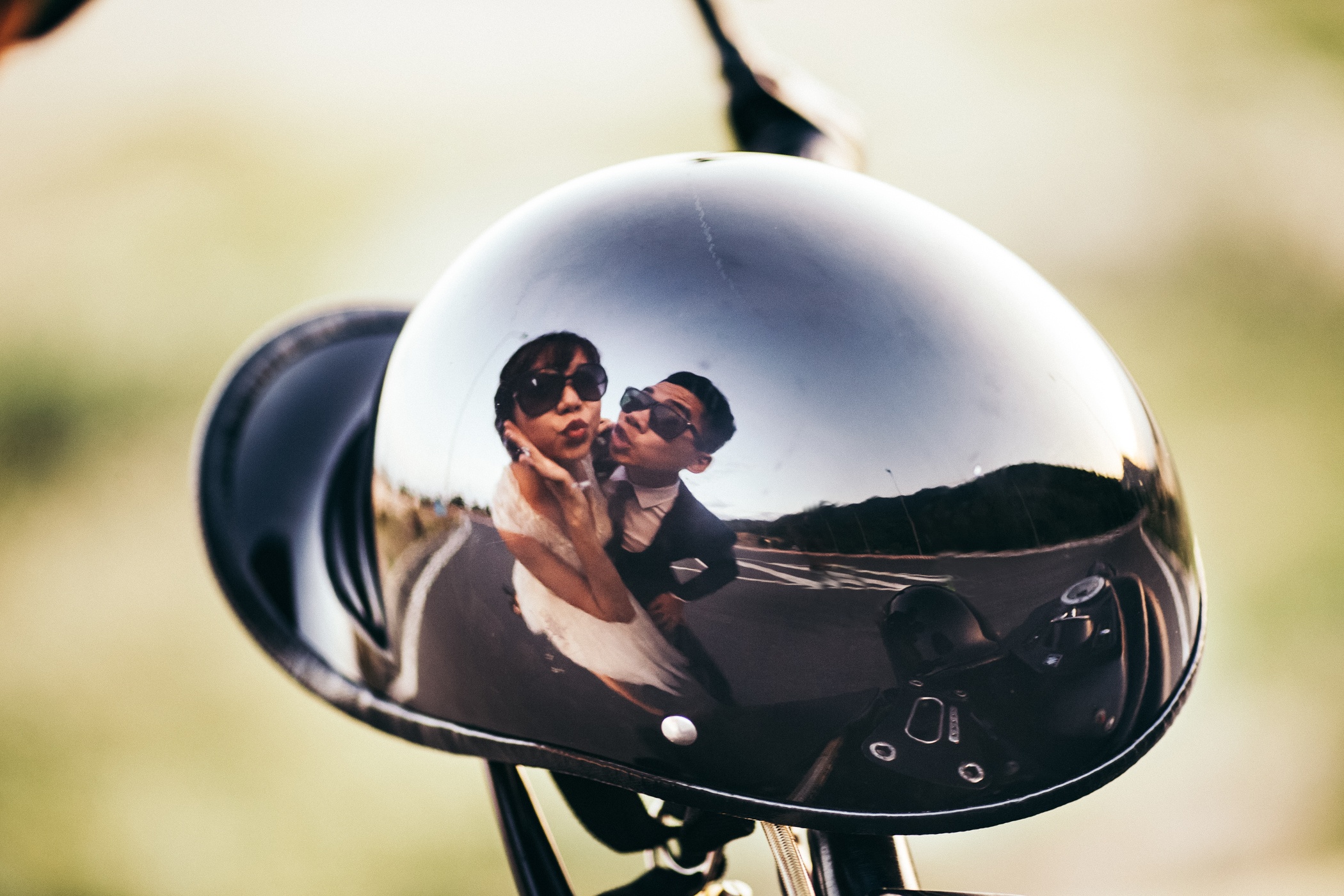 Bo anh cuoi ben xe moto anh 9