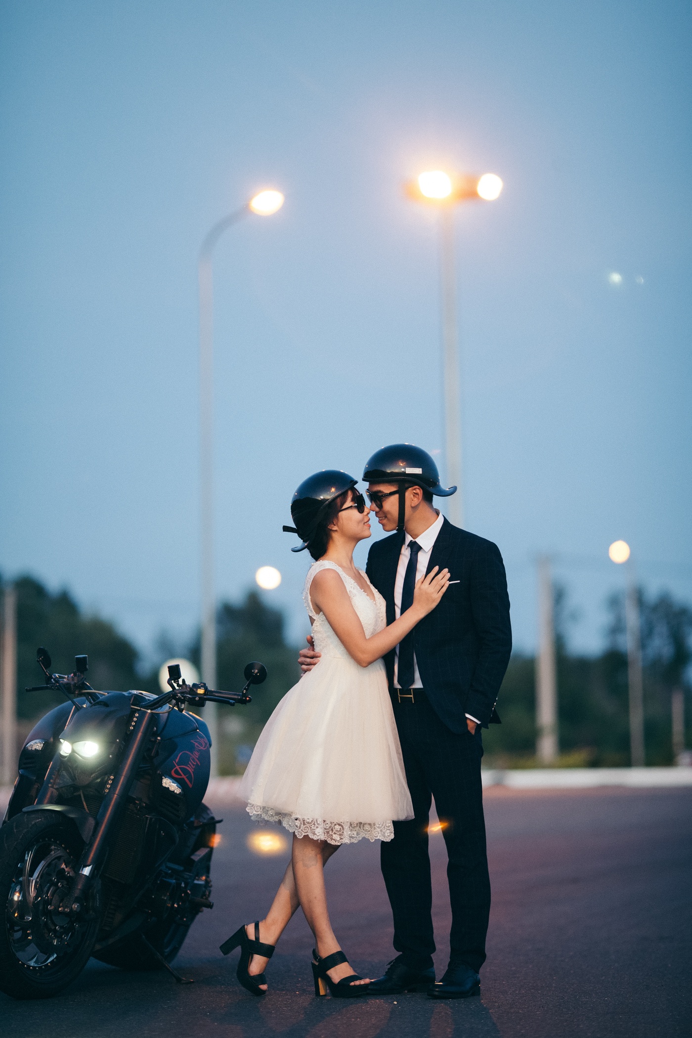 Bo anh cuoi ben xe moto anh 8