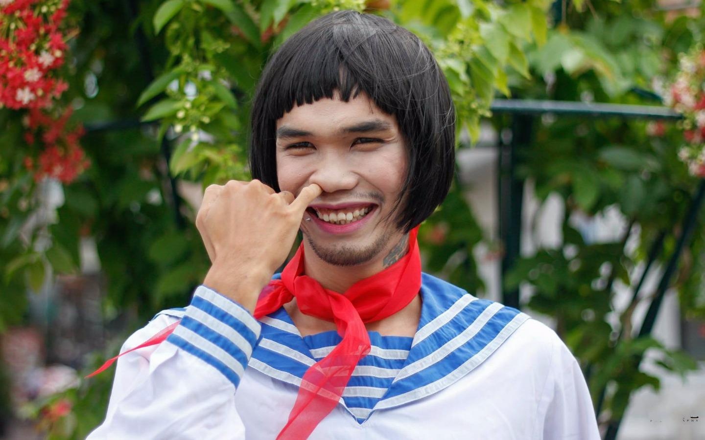9X Sai Gon hoa trang phan cam thanh nu sinh hinh anh