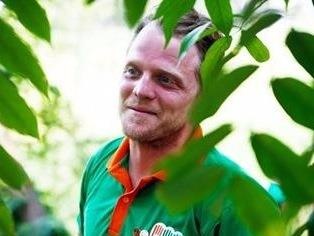 'Ong Tay moc cong': Hiep si cua nhung dong song chet hinh anh