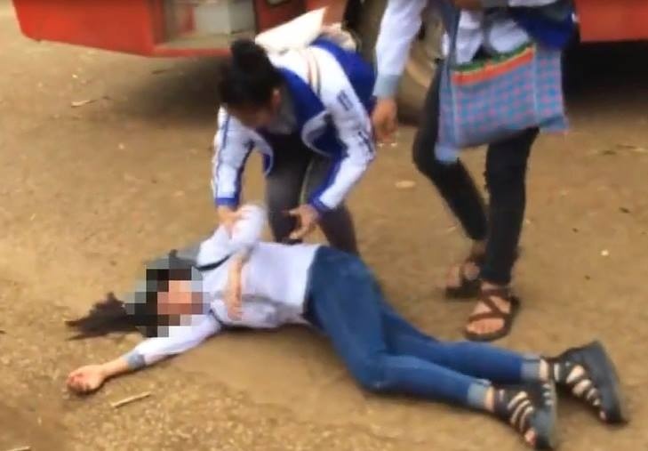 Trieu tap nam sinh lop 8 danh ban nu guc tai cho hinh anh