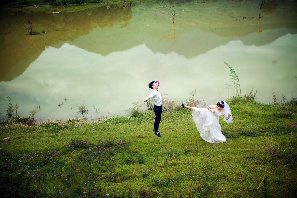 bo anh cuoi hoan doi vi tri anh 8