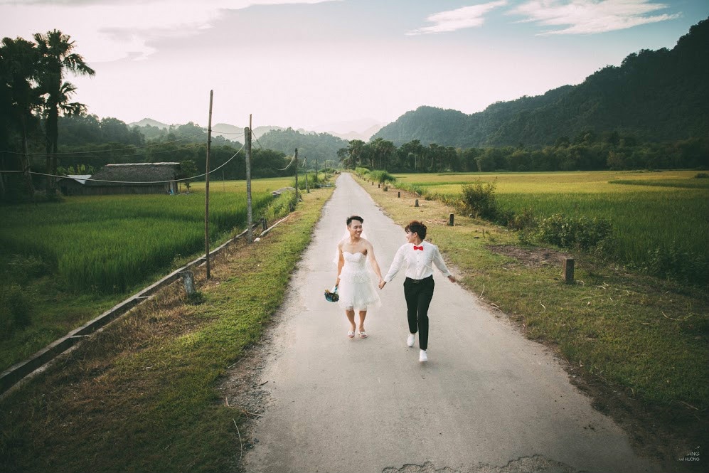 bo anh cuoi hoan doi vi tri anh 4