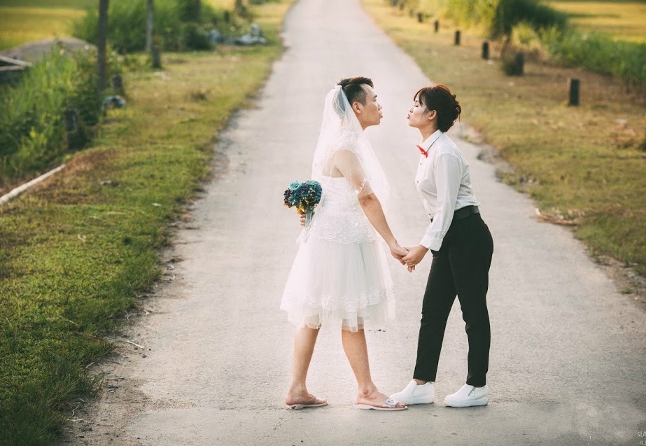 bo anh cuoi hoan doi vi tri anh 5