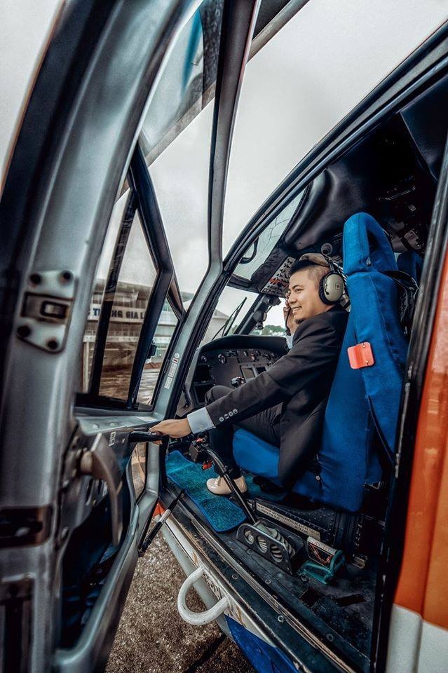 anh cuoi ben truc thang anh 5