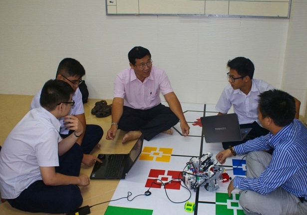 Robot thi dau quoc te anh 2