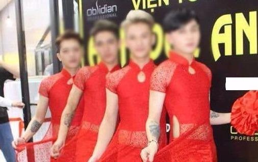 4 chang trai mac ao dai khai truong cua hang gay tranh cai hinh anh