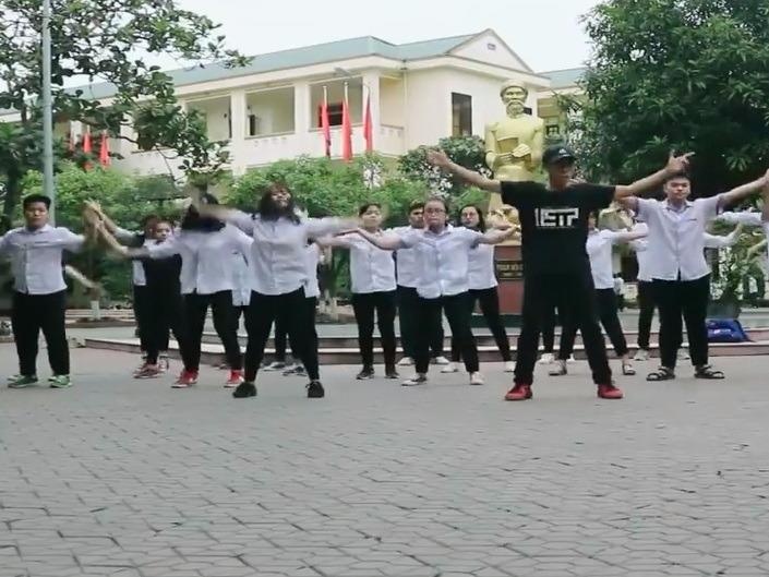 Nhay tren nen nhac 'Bong bong bang bang' hinh anh