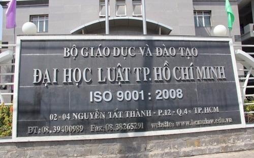 Ra truong gan 1 nam, sinh vien chua duoc nhan bang hinh anh