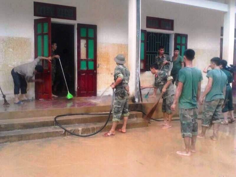 tình người trong cơn lũ ảnh 2 tinh nguoi trong con lu anh 2