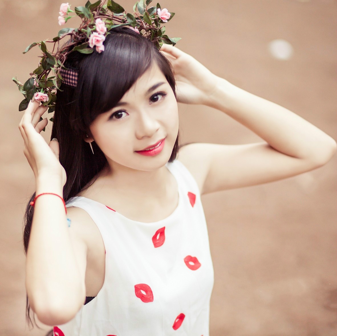 nu sinh ky thuat bi chup len anh 2